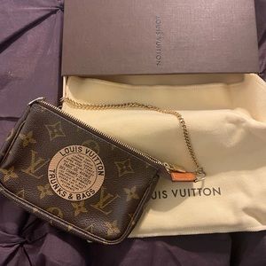 Louis Vuitton Pouchette
